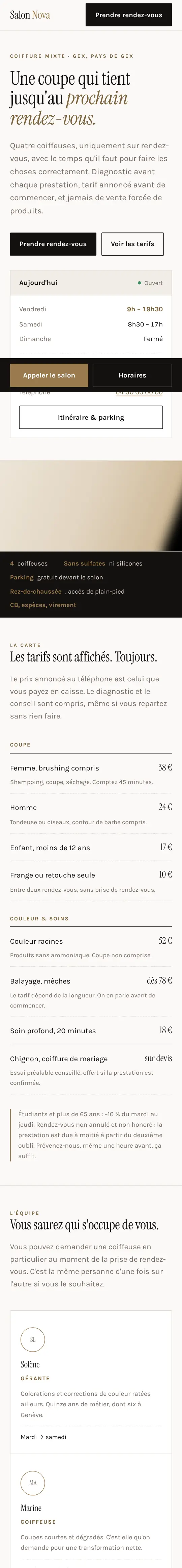 Page d'accueil du site de démonstration Salon Nova, affichée sur un téléphone